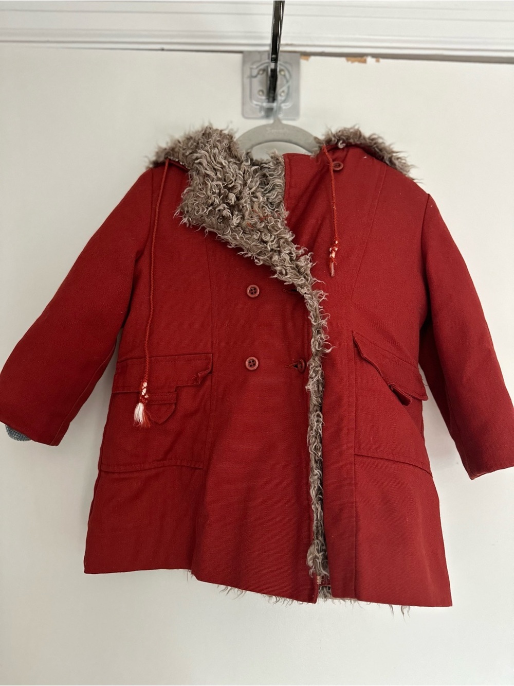 VTG 60s Kids Rainbow faux fur Lined Red canvas Hooded Parka Winter jacket.